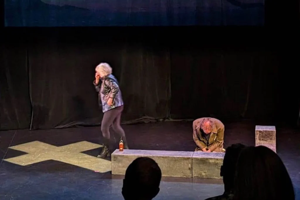 Focus sur Lara au Théâtre dans "Sur le Bord".